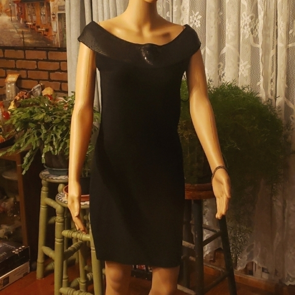 𝅺GUESS bodycone dress with sequence. - Picture 1 of 13